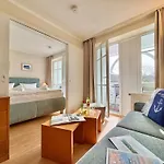 Apartment 608, Seepark